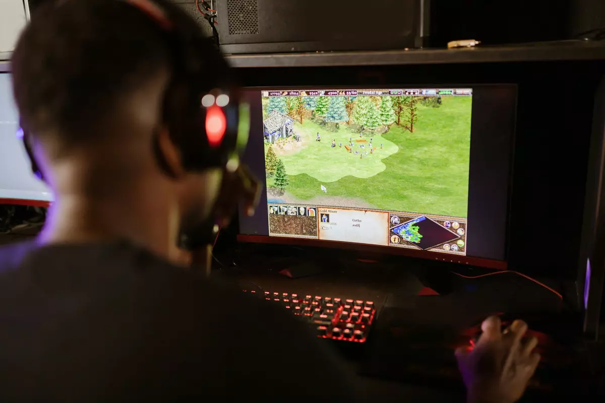 Mengenal 9 Genre Game Beserta Pengertian, Jenis dan Sejarah 2 Game PC merupakan game yang perlu diunduh terlebih dahulu di komputer